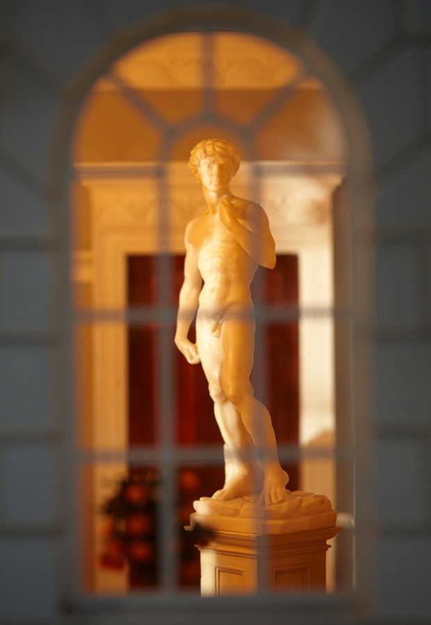 0086 Adam ho right h. statue